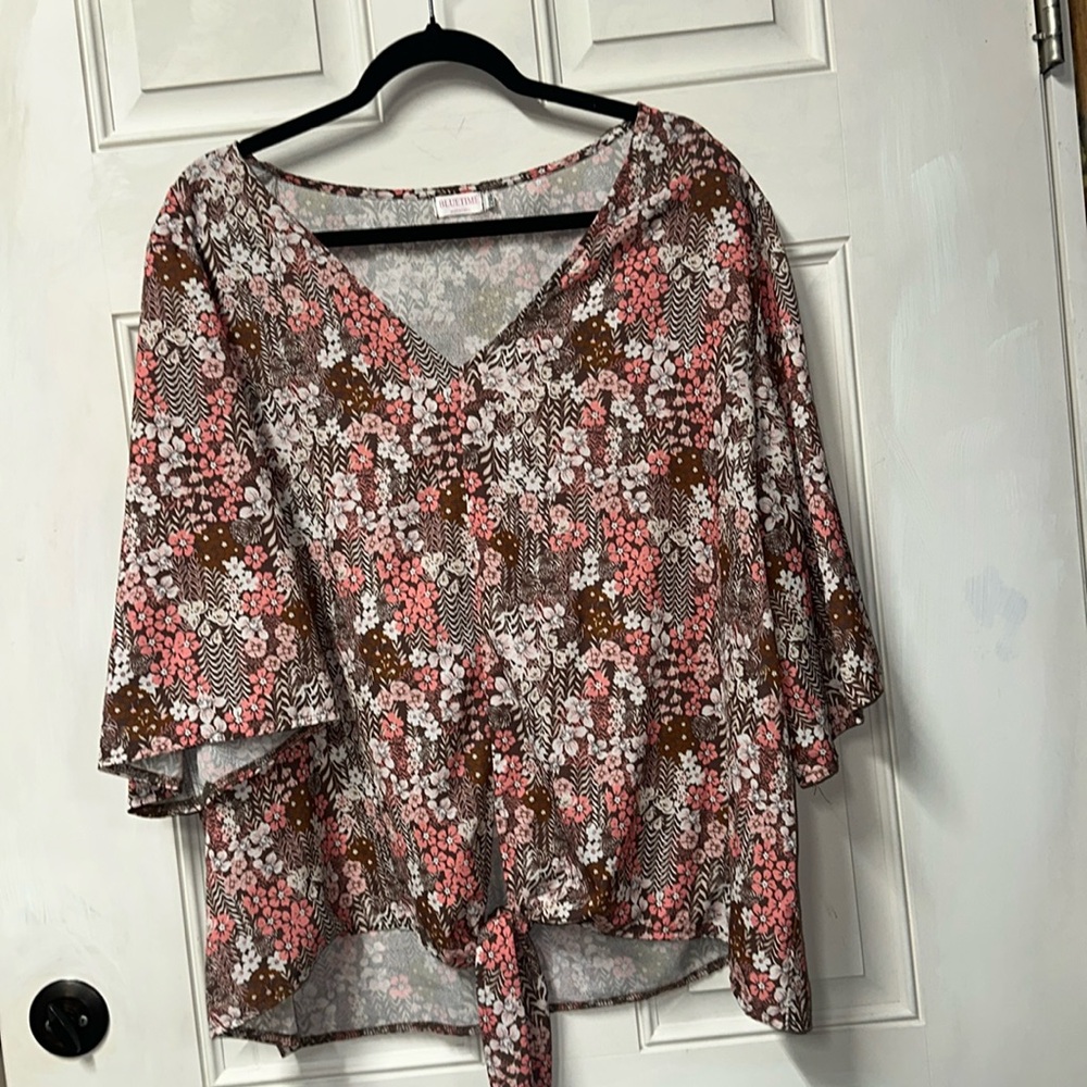2XL mid sleeve brown with pinks floral, tie bottom, v neck, flowy blouse